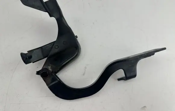 Chevrolet Captiva Engine bonnet/hood hinges