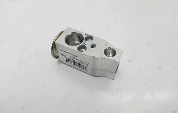 Nissan Qashqai J12 Air conditioning (A/C) expansion valve 922006GU0A