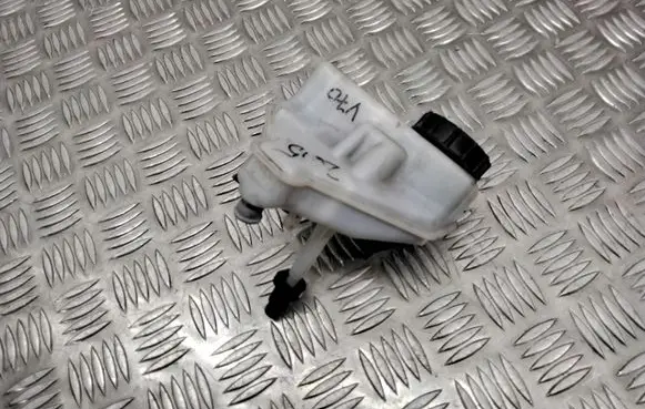 Volvo V70 Brake fluid reservoir 