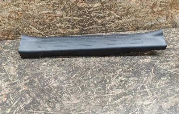 Front sill trim cover