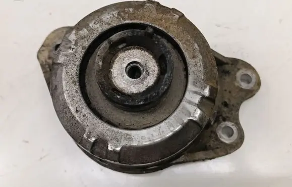 Mercedes-Benz GLC X253 C253 Engine mount bracket A2052407600