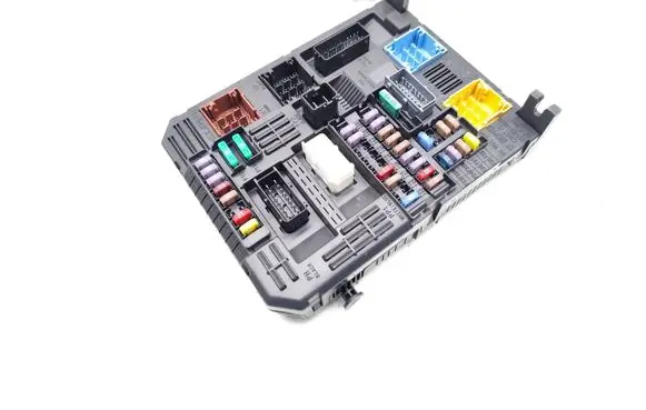 Peugeot 5008 II Fuse module 9819855080 28550090
