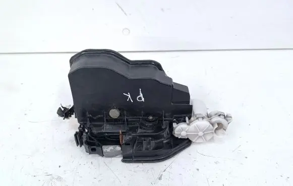 BMW X3 F25 Front door lock 7318409