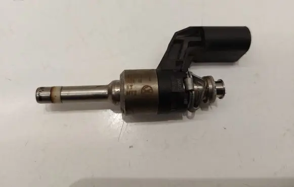 Skoda Octavia Mk2 (1Z) Fuel injector 03C906036M