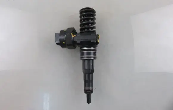 Volkswagen Bora Fuel injector 0414720015 038130073J