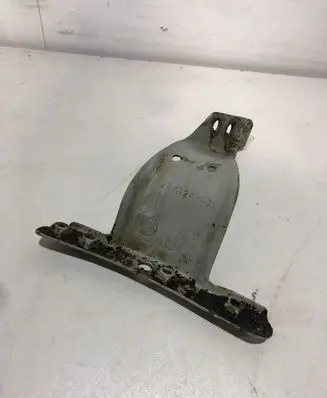 Audi A4 S4 B7 8E 8H Fender mounting bracket 8E0821136A
