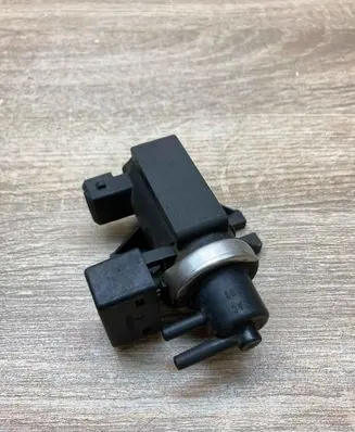 BMW 5 E39 Turbo solenoid valve 2247906
