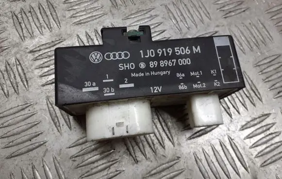 Volkswagen Polo Coolant fan relay 1J0919506M