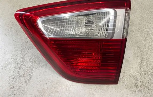 Tailgate rear/tail lights