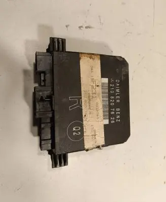 Mercedes-Benz E W210 Door control unit/module 2108207626