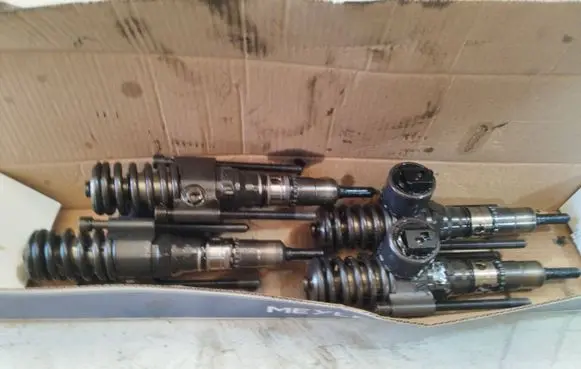 Volkswagen Touran I Fuel injectors set 03g130073g