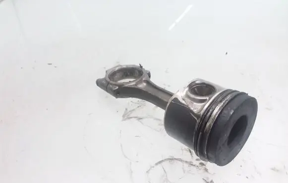 Volkswagen PASSAT B6 Piston with connecting rod 017160608 0732101J