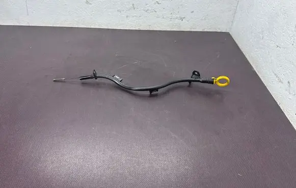 Volkswagen Golf VII Oil level dip stick 04L103634B