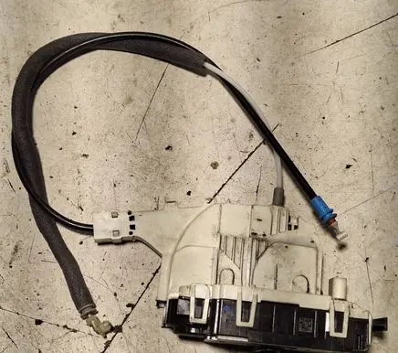 Mercedes-Benz Sprinter W906 Front door lock A9067201435 ZGS008 7ZGS1009