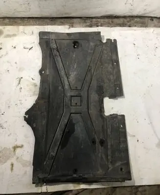 BMW 5 E39 Other under body part 8158060