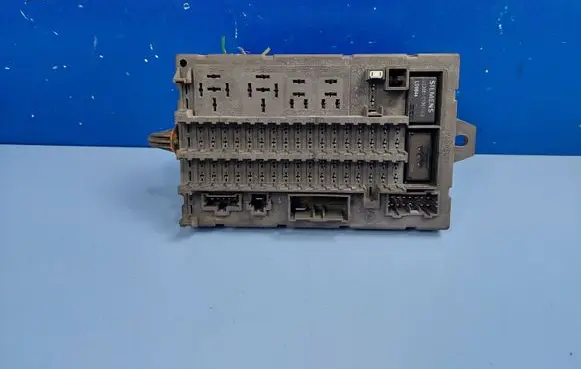 Land Rover Discovery Fuse module 518678305