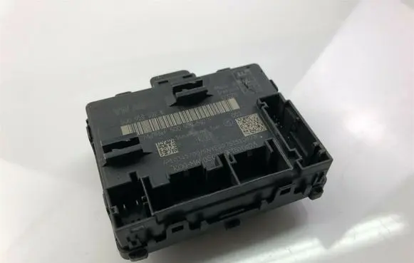 Volkswagen Tiguan Other control units/modules 5Q0959592K G2127