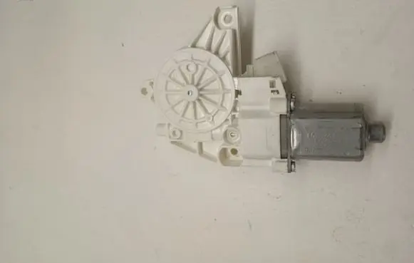 Mercedes-Benz GLE (W166 - C292) Front door window regulator motor A1669060301