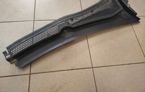 Peugeot 208 I Wiper trim 9673303277