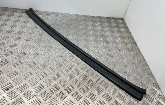 BMW 5 F10 F11 Engine compartment rubber 7206521