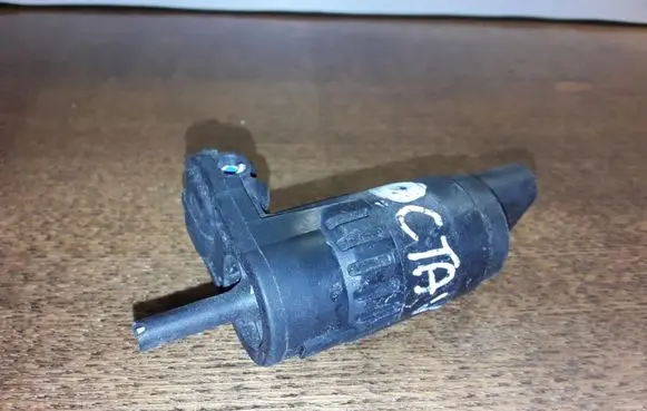 Skoda Octavia Mk2 (1Z) Windscreen/windshield washer pump 1K6955651 6955651