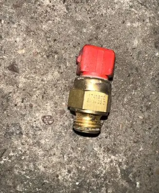 BMW 5 E39 Coolant temperature sensor 1741900 BMW35C