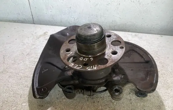 Mercedes-Benz CLK A209 C209 Front wheel hub