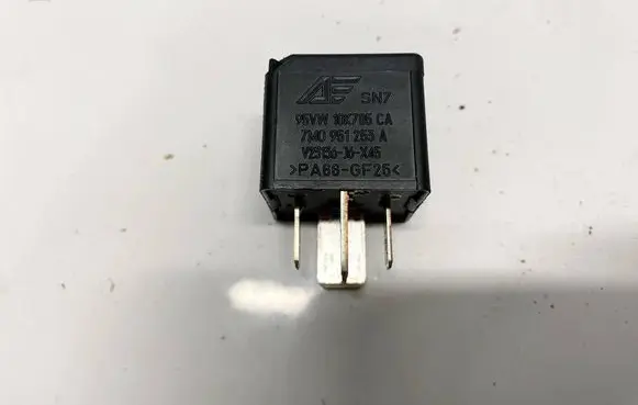 Volkswagen PASSAT B6 Other relay 7m0951253a 95vw10k705ca