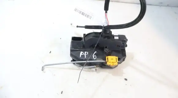 Opel Insignia A Front door lock