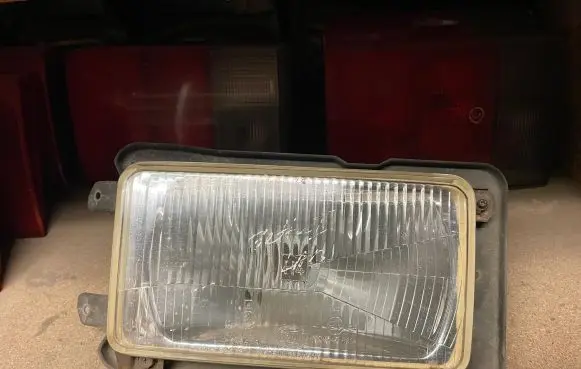 Volkswagen Jetta I Headlight/headlamp 301122932