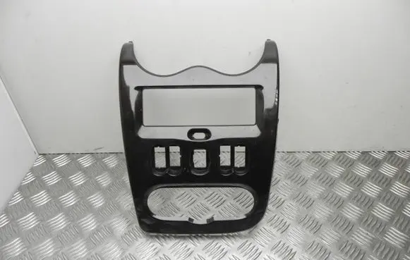 Radio/GPS head unit trim