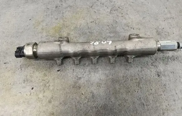 Toyota Avensis T250 Fuel main line pipe 