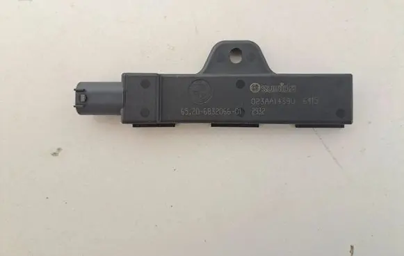 BMW X3 G01 Keyless system antenna 6832066