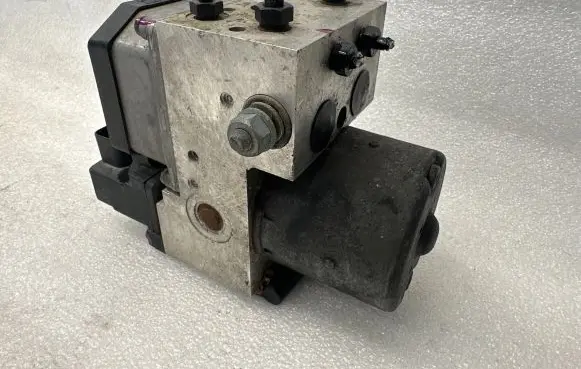 Audi A4 S4 B5 8D ABS Pump 8E0614111H 027004286 0265226401