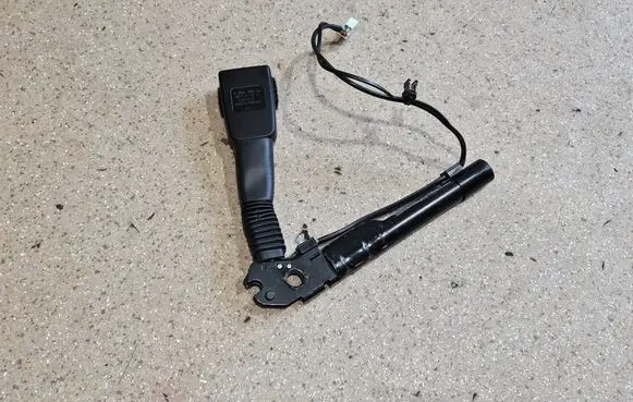 BMW M4 F82 F83 Front seatbelt buckle 7259388