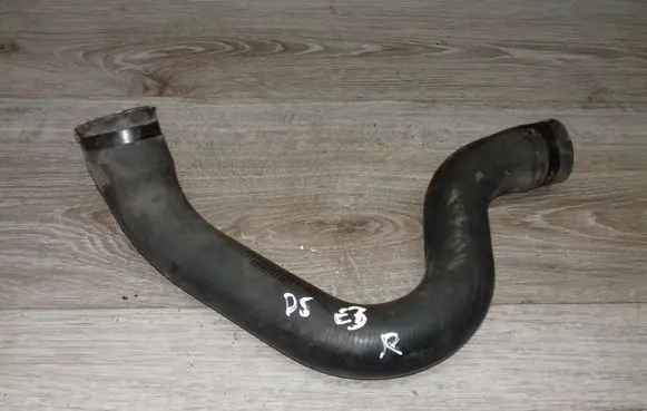 Volvo V70 Engine coolant pipe/hose 3345719