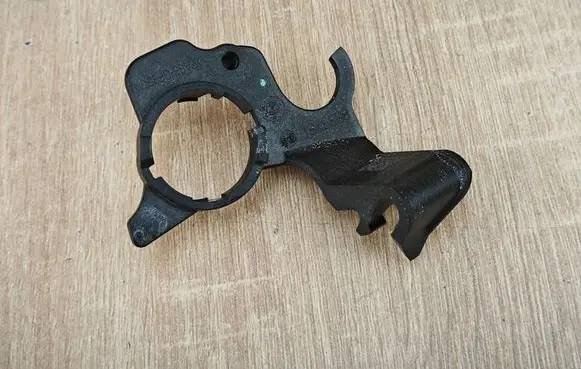 BMW X5 G05 Intercooler pipe mounting bracket 8833781