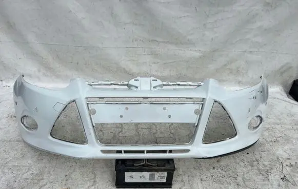 Ford Focus Front bumper BM5117757A