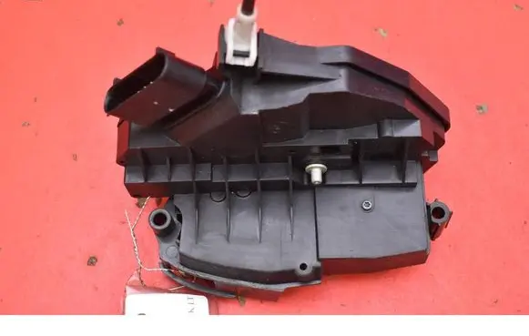 Volvo V60 Rear door lock 31301943