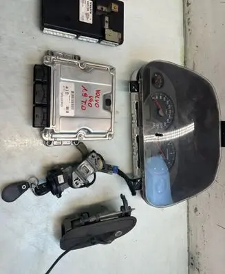 Volvo S40, V40 Engine control unit/module 0281011087