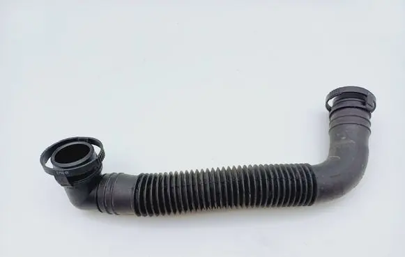Volkswagen Golf IV Breather hose/pipe 1J0131128