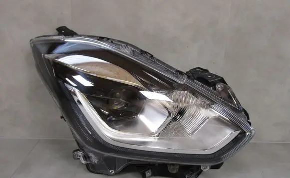Suzuki Swift III Headlight/headlamp W2966