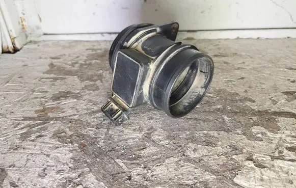 Volvo S40, V40 Mass air flow meter 7700105010B 5WK9615