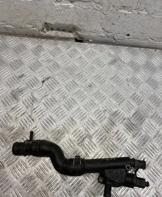 Volkswagen Touran I Engine coolant pipe/hose 038121132D