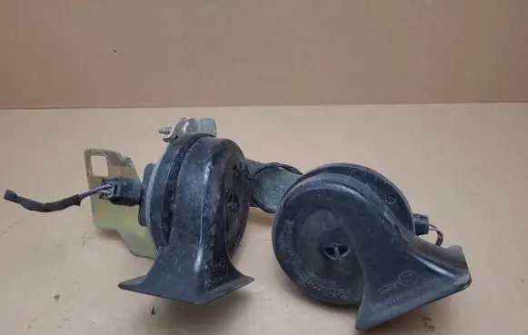 BMW 5 E60 E61 Horn signal 0092018