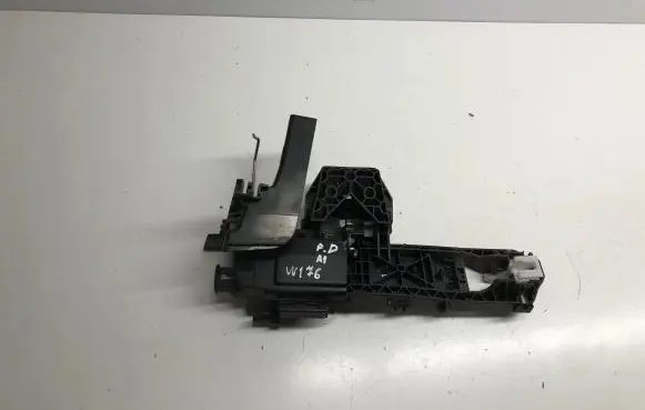 Mercedes-Benz A W176 Front door interior handle A2047602000