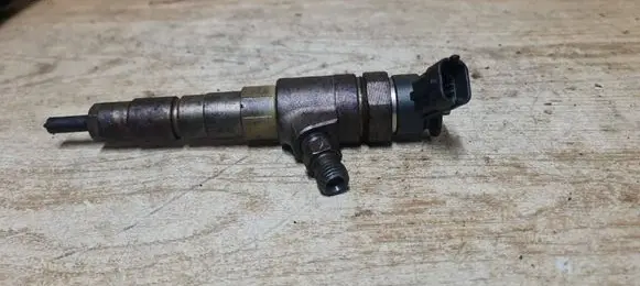 Peugeot 2008 I Fuel injector 0445110340