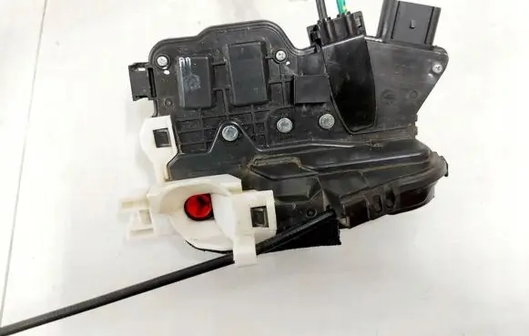 KIA Sorento Front door lock 