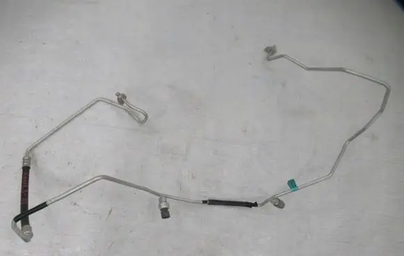 Renault Captur Air conditioning (A/C) pipe/hose 924404105R