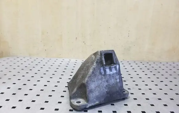 BMW 5 F10 F11 Engine mounting bracket 22116781242 6781242 6795953